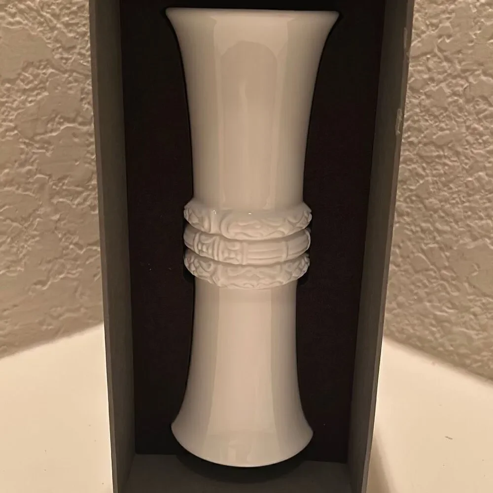 New in box Katy Briscoe Home Bone China White Bisque Small Vase 7.5”  Giftable